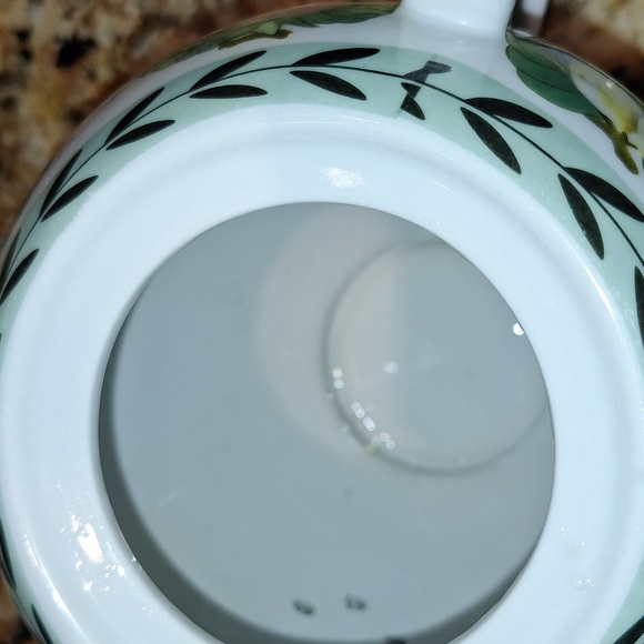 Imperial Fine Porcelain Tea Pot - Picture 7 of 9